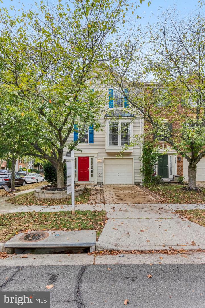 26139 LANDS END DR, CHANTILLY, Virginia 20152, 3 Bedrooms Bedrooms, 6 Rooms Rooms,2 BathroomsBathrooms,Residential,For sale,26139 LANDS END DR,VALO2104928 MLS # VALO2104928