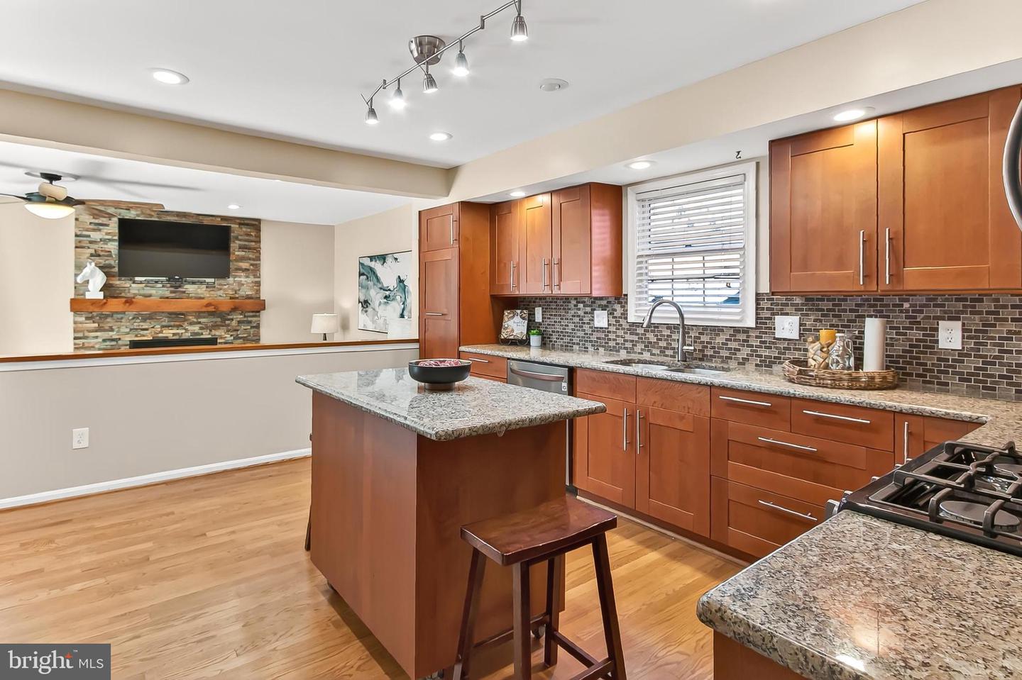 8619 LAUREN DR, SPRINGFIELD, Virginia 22153, 3 Bedrooms Bedrooms, 12 Rooms Rooms,3 BathroomsBathrooms,Residential,For sale,8619 LAUREN DR,VAFX2264174 MLS # VAFX2264174
