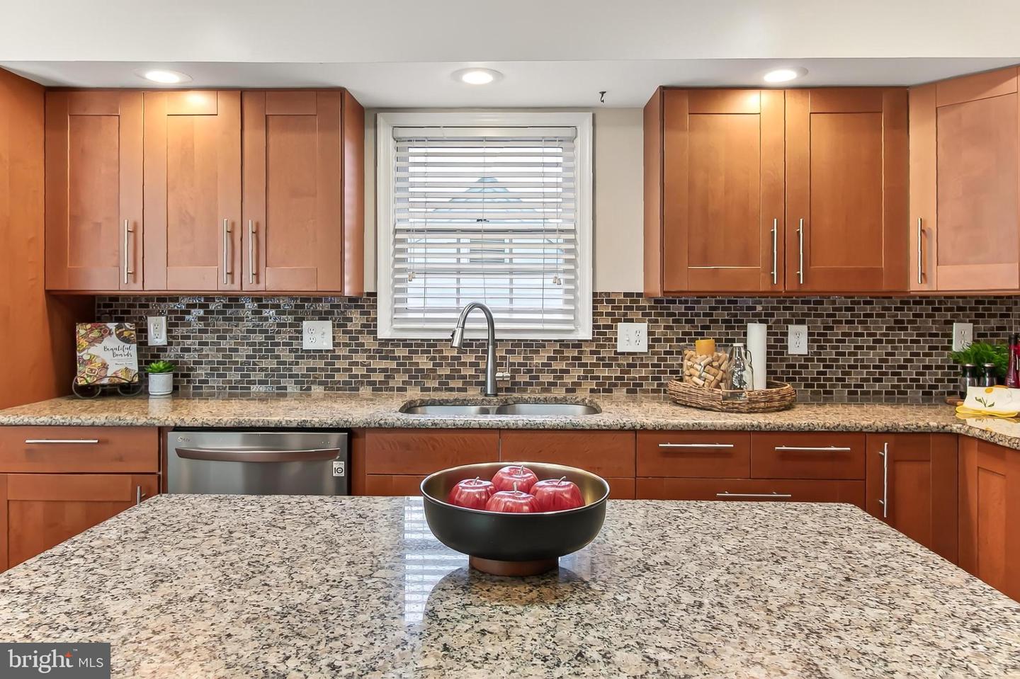 8619 LAUREN DR, SPRINGFIELD, Virginia 22153, 3 Bedrooms Bedrooms, 12 Rooms Rooms,3 BathroomsBathrooms,Residential,For sale,8619 LAUREN DR,VAFX2264174 MLS # VAFX2264174