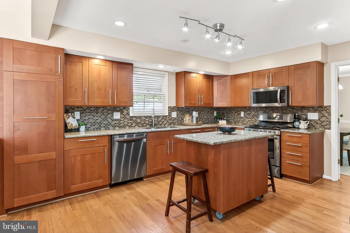 8619 LAUREN DR, SPRINGFIELD, Virginia 22153, 3 Bedrooms Bedrooms, 12 Rooms Rooms,3 BathroomsBathrooms,Residential,For sale,8619 LAUREN DR,VAFX2264174 MLS # VAFX2264174
