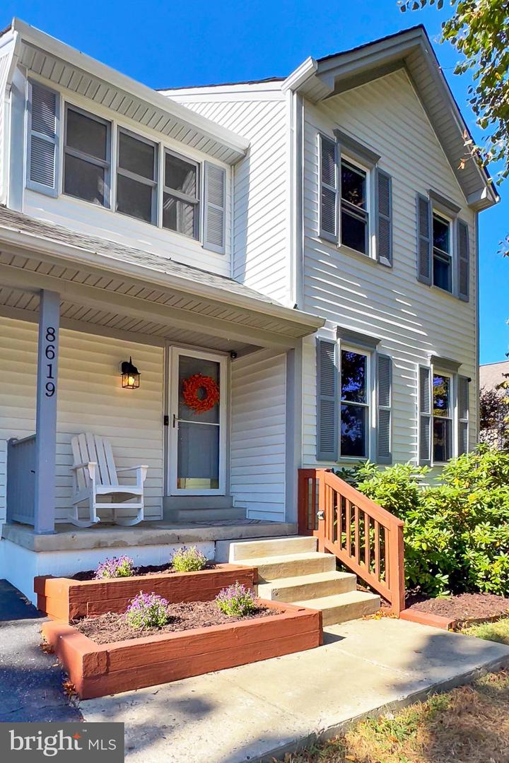 8619 LAUREN DR, SPRINGFIELD, Virginia 22153, 3 Bedrooms Bedrooms, 12 Rooms Rooms,3 BathroomsBathrooms,Residential,For sale,8619 LAUREN DR,VAFX2264174 MLS # VAFX2264174