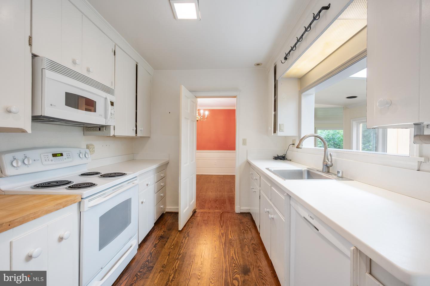 824 ARCTURUS ON THE POTOMAC, ALEXANDRIA, Virginia 22308, 2 Bedrooms Bedrooms, 14 Rooms Rooms,3 BathroomsBathrooms,Residential,For sale,824 ARCTURUS ON THE POTOMAC,VAFX2266282 MLS # VAFX2266282
