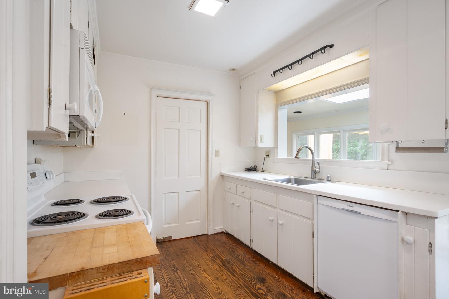 824 ARCTURUS ON THE POTOMAC, ALEXANDRIA, Virginia 22308, 2 Bedrooms Bedrooms, 14 Rooms Rooms,3 BathroomsBathrooms,Residential,For sale,824 ARCTURUS ON THE POTOMAC,VAFX2266282 MLS # VAFX2266282
