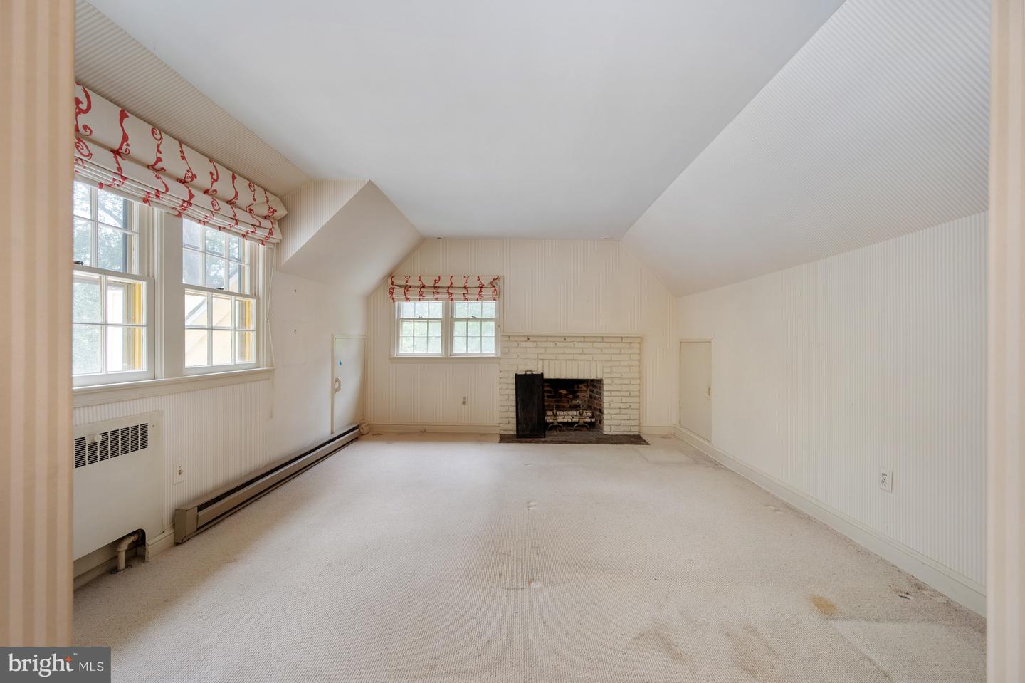 824 ARCTURUS ON THE POTOMAC, ALEXANDRIA, Virginia 22308, 2 Bedrooms Bedrooms, 14 Rooms Rooms,3 BathroomsBathrooms,Residential,For sale,824 ARCTURUS ON THE POTOMAC,VAFX2266282 MLS # VAFX2266282