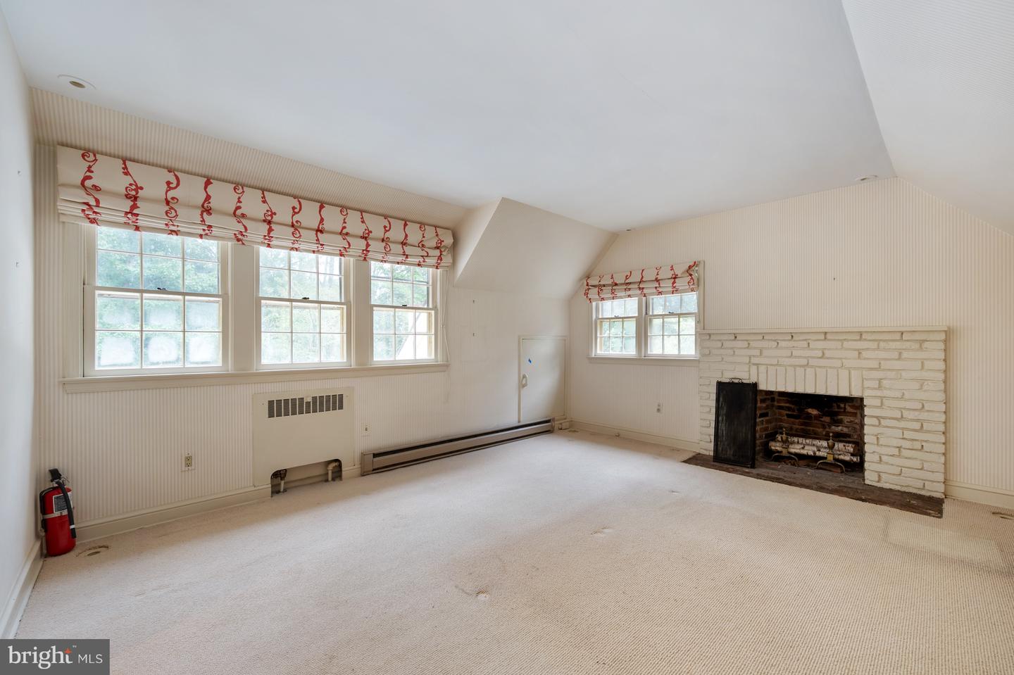 824 ARCTURUS ON THE POTOMAC, ALEXANDRIA, Virginia 22308, 2 Bedrooms Bedrooms, 14 Rooms Rooms,3 BathroomsBathrooms,Residential,For sale,824 ARCTURUS ON THE POTOMAC,VAFX2266282 MLS # VAFX2266282