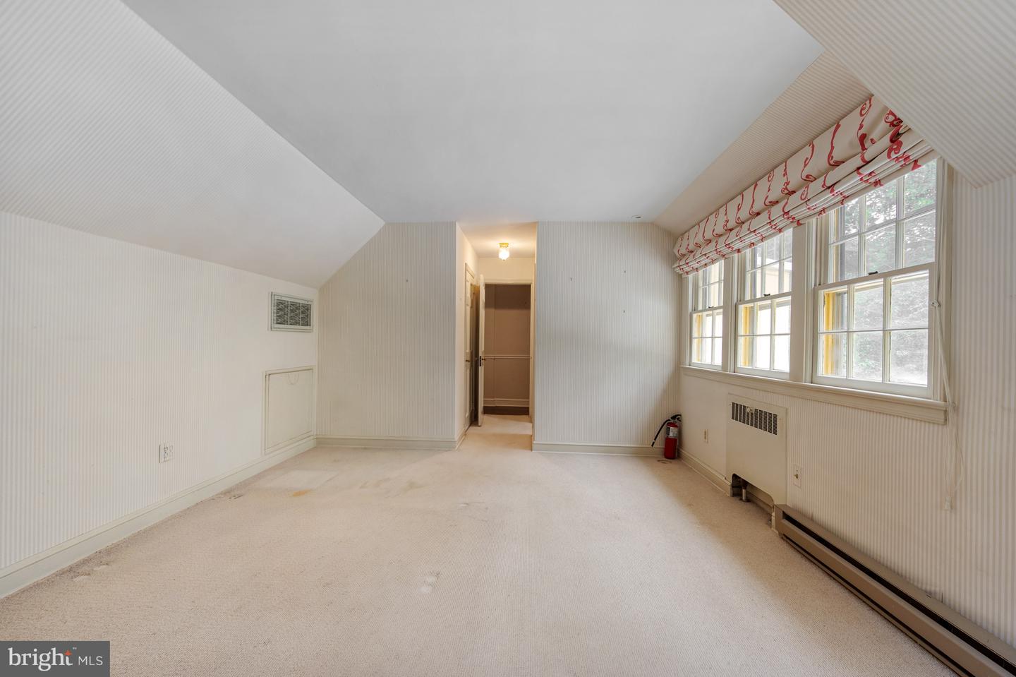 824 ARCTURUS ON THE POTOMAC, ALEXANDRIA, Virginia 22308, 2 Bedrooms Bedrooms, 14 Rooms Rooms,3 BathroomsBathrooms,Residential,For sale,824 ARCTURUS ON THE POTOMAC,VAFX2266282 MLS # VAFX2266282