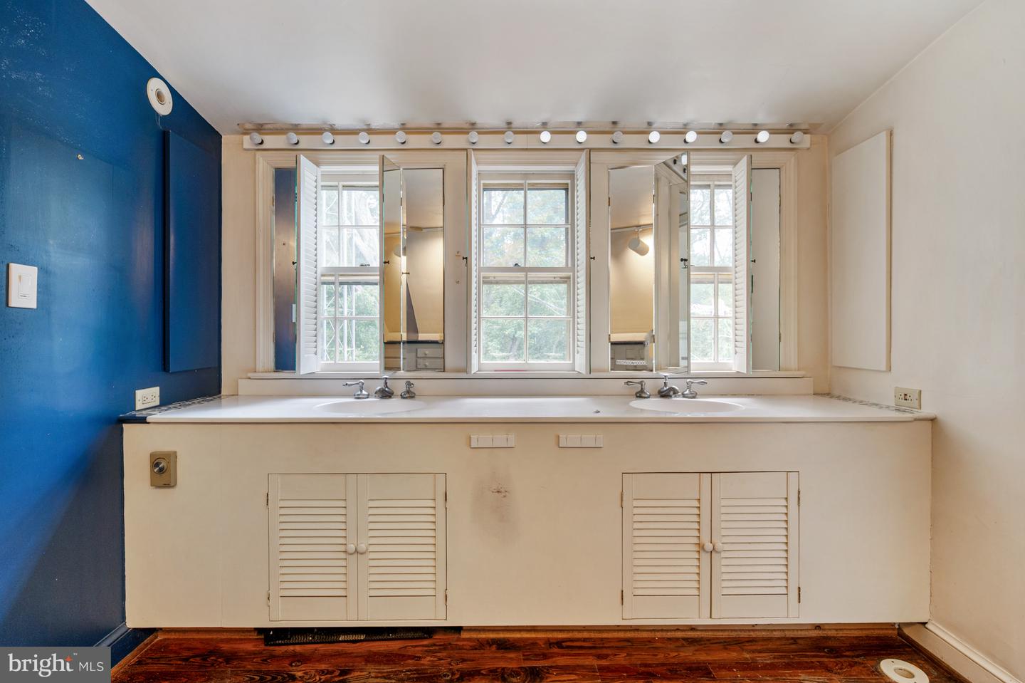 824 ARCTURUS ON THE POTOMAC, ALEXANDRIA, Virginia 22308, 2 Bedrooms Bedrooms, 14 Rooms Rooms,3 BathroomsBathrooms,Residential,For sale,824 ARCTURUS ON THE POTOMAC,VAFX2266282 MLS # VAFX2266282