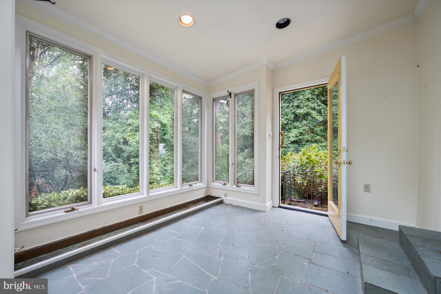 824 ARCTURUS ON THE POTOMAC, ALEXANDRIA, Virginia 22308, 2 Bedrooms Bedrooms, 14 Rooms Rooms,3 BathroomsBathrooms,Residential,For sale,824 ARCTURUS ON THE POTOMAC,VAFX2266282 MLS # VAFX2266282