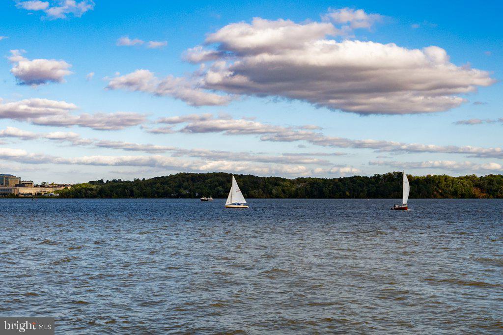 824 ARCTURUS ON THE POTOMAC, ALEXANDRIA, Virginia 22308, 2 Bedrooms Bedrooms, 14 Rooms Rooms,3 BathroomsBathrooms,Residential,For sale,824 ARCTURUS ON THE POTOMAC,VAFX2266282 MLS # VAFX2266282