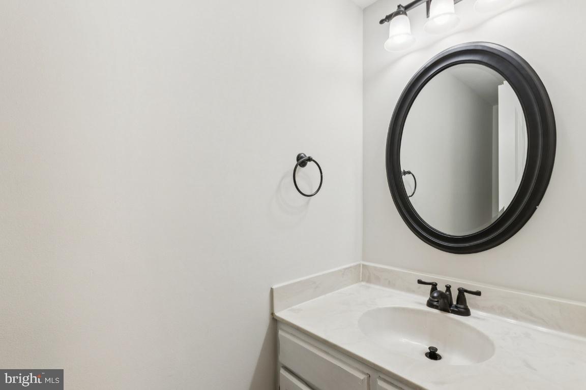 5715 LAWSONS HILL CT, ALEXANDRIA, Virginia 22310, 3 Bedrooms Bedrooms, ,2 BathroomsBathrooms,Residential,For sale,5715 LAWSONS HILL CT,VAFX2268336 MLS # VAFX2268336