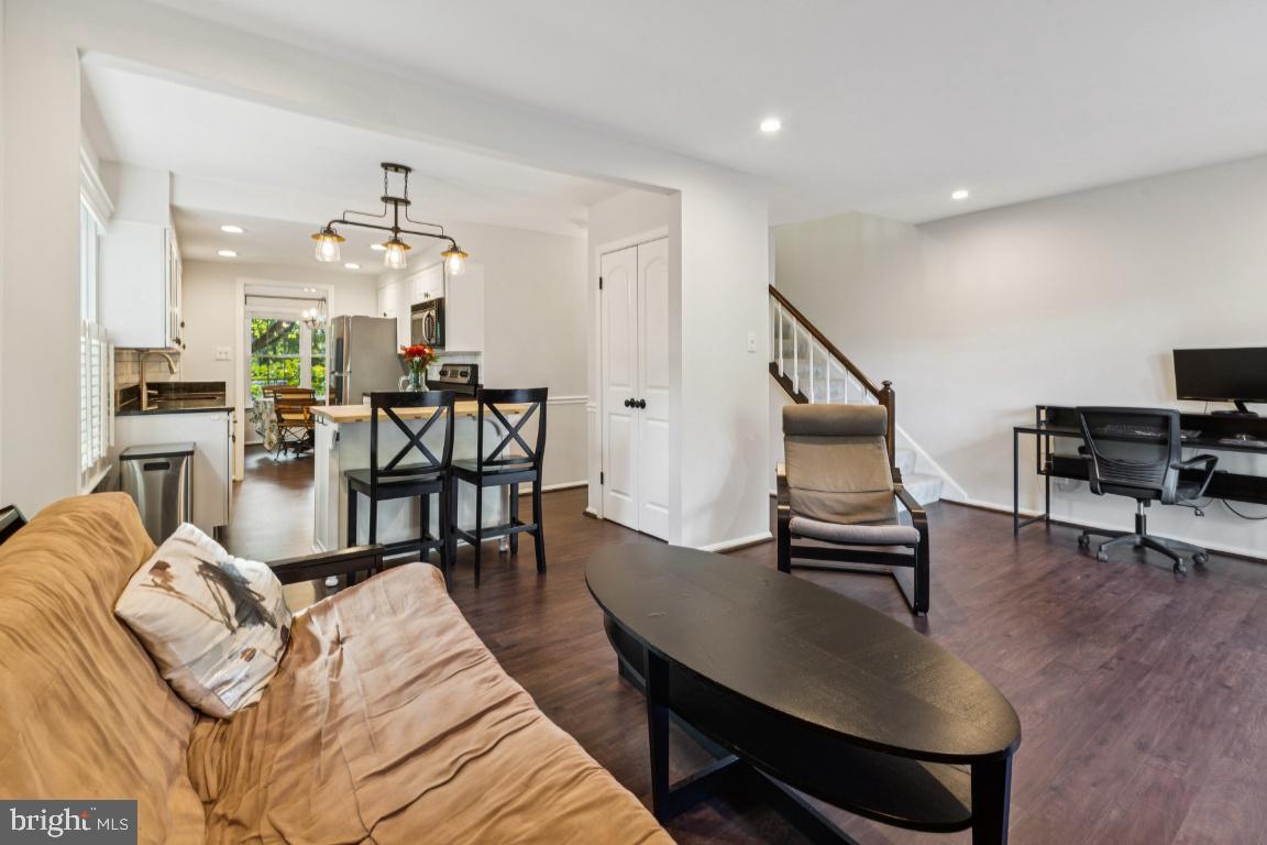 5715 LAWSONS HILL CT, ALEXANDRIA, Virginia 22310, 3 Bedrooms Bedrooms, ,2 BathroomsBathrooms,Residential,For sale,5715 LAWSONS HILL CT,VAFX2268336 MLS # VAFX2268336