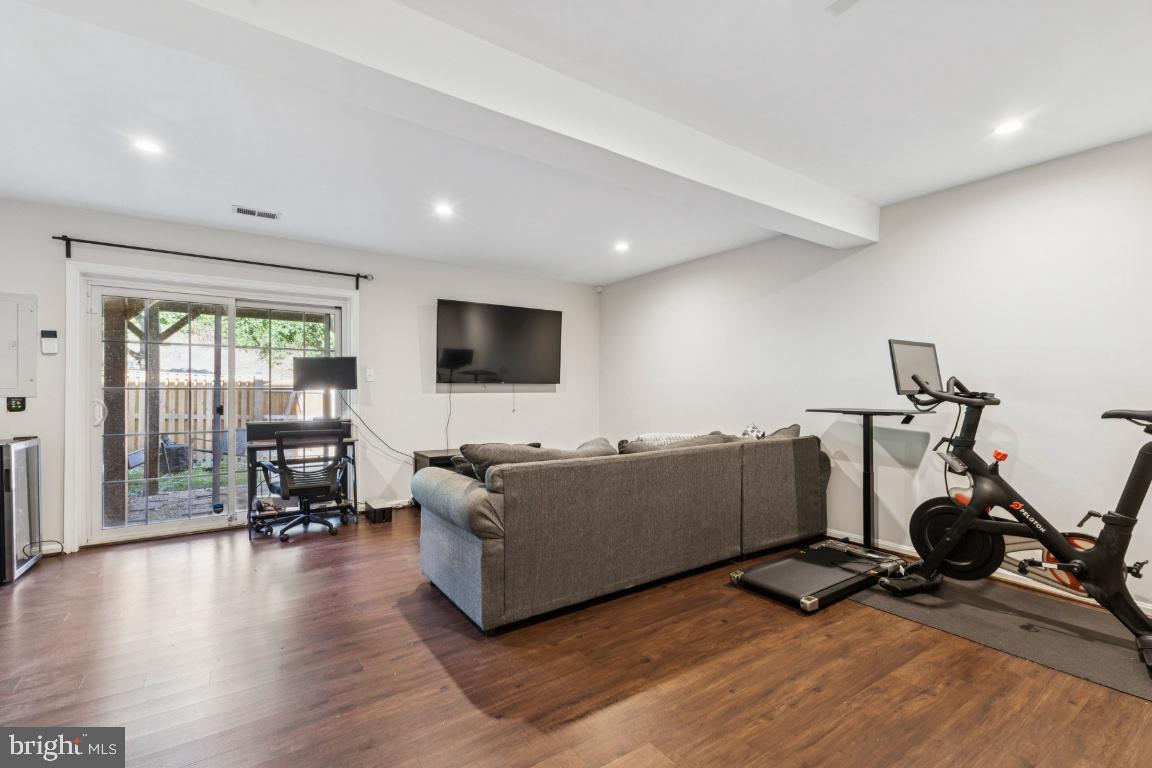 5715 LAWSONS HILL CT, ALEXANDRIA, Virginia 22310, 3 Bedrooms Bedrooms, ,2 BathroomsBathrooms,Residential,For sale,5715 LAWSONS HILL CT,VAFX2268336 MLS # VAFX2268336