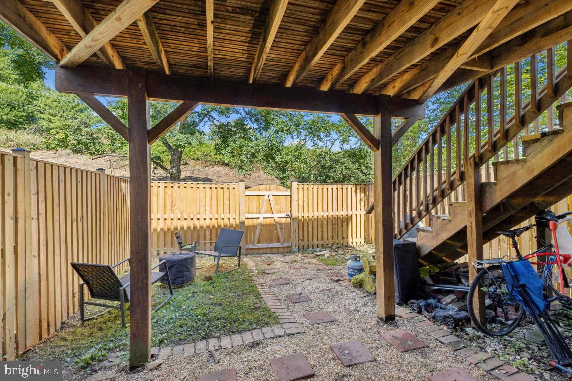 5715 LAWSONS HILL CT, ALEXANDRIA, Virginia 22310, 3 Bedrooms Bedrooms, ,2 BathroomsBathrooms,Residential,For sale,5715 LAWSONS HILL CT,VAFX2268336 MLS # VAFX2268336