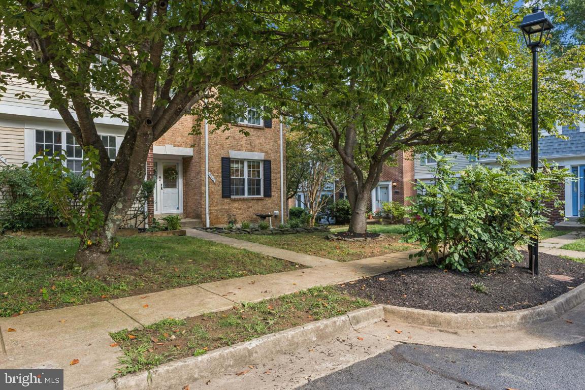 5715 LAWSONS HILL CT, ALEXANDRIA, Virginia 22310, 3 Bedrooms Bedrooms, ,2 BathroomsBathrooms,Residential,For sale,5715 LAWSONS HILL CT,VAFX2268336 MLS # VAFX2268336