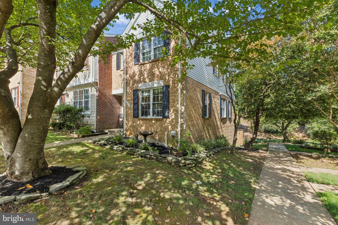 5715 LAWSONS HILL CT, ALEXANDRIA, Virginia 22310, 3 Bedrooms Bedrooms, ,2 BathroomsBathrooms,Residential,For sale,5715 LAWSONS HILL CT,VAFX2268336 MLS # VAFX2268336