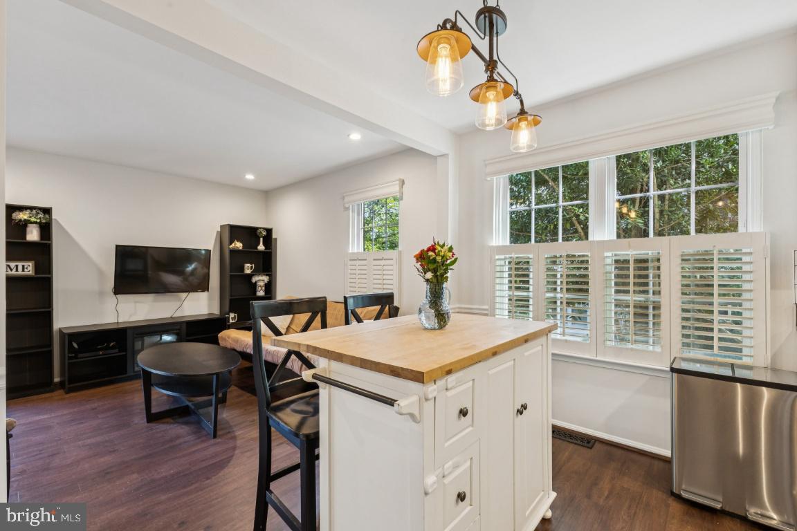 5715 LAWSONS HILL CT, ALEXANDRIA, Virginia 22310, 3 Bedrooms Bedrooms, ,2 BathroomsBathrooms,Residential,For sale,5715 LAWSONS HILL CT,VAFX2268336 MLS # VAFX2268336