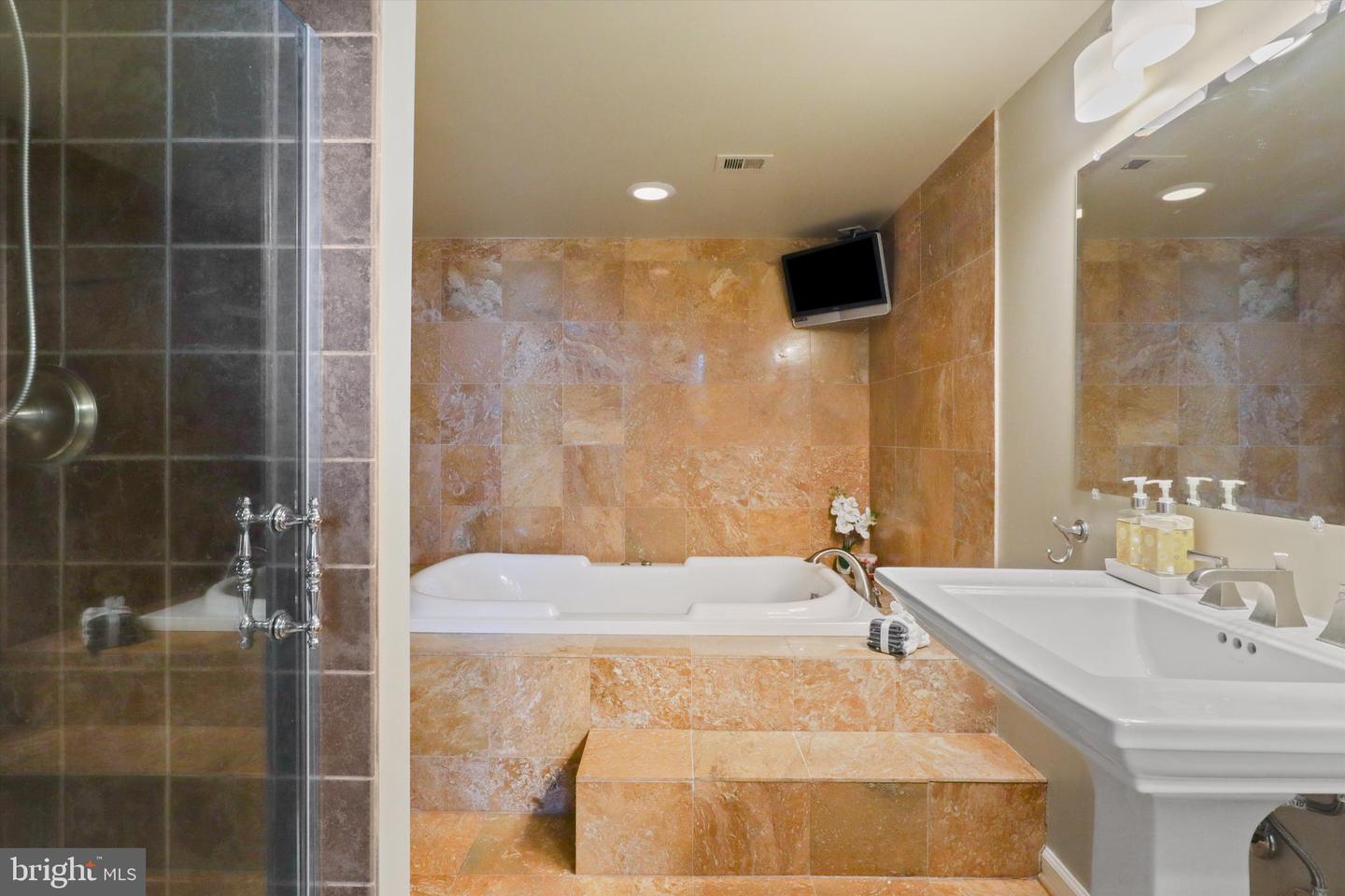 5505 SEMINARY RD #2405N, FALLS CHURCH, Virginia 22041, 3 Bedrooms Bedrooms, ,2 BathroomsBathrooms,Residential,For sale,5505 SEMINARY RD #2405N,VAFX2268064 MLS # VAFX2268064 5505 SEMINARY RD #2405N, FALLS CHURCH, Virginia 22041, 3 Bedrooms Bedrooms, ,2 BathroomsBathrooms,Residential,For sale,5505 SEMINARY RD #2405N,VAFX2268064 MLS # VAFX2268064