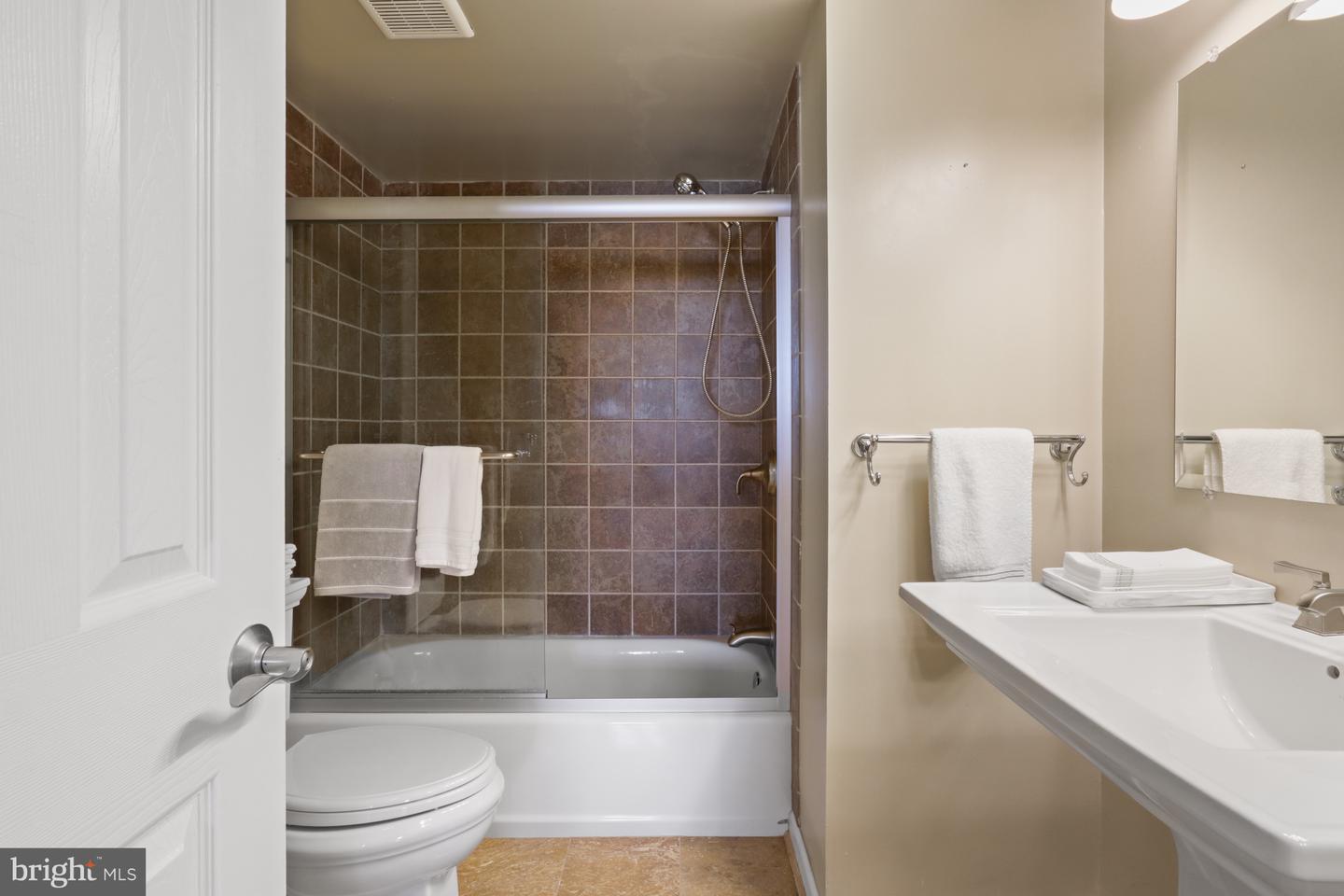 5505 SEMINARY RD #2405N, FALLS CHURCH, Virginia 22041, 3 Bedrooms Bedrooms, ,2 BathroomsBathrooms,Residential,For sale,5505 SEMINARY RD #2405N,VAFX2268064 MLS # VAFX2268064 5505 SEMINARY RD #2405N, FALLS CHURCH, Virginia 22041, 3 Bedrooms Bedrooms, ,2 BathroomsBathrooms,Residential,For sale,5505 SEMINARY RD #2405N,VAFX2268064 MLS # VAFX2268064