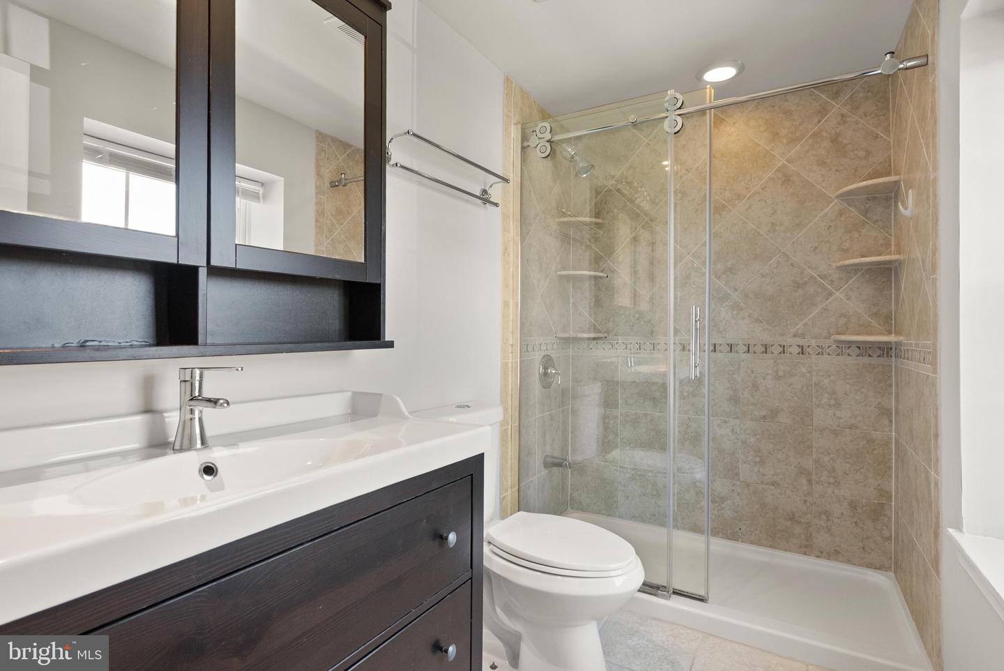 13305 HOLLINGER AVE, FAIRFAX, Virginia 22033, 3 Bedrooms Bedrooms, ,2 BathroomsBathrooms,Residential,For sale,13305 HOLLINGER AVE,VAFX2268066 MLS # VAFX2268066