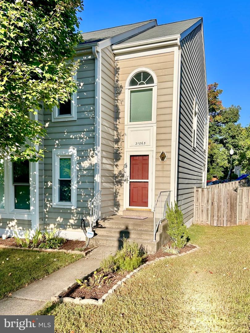 21865 BROADLEAF SQ, STERLING, Virginia 20164, 3 Bedrooms Bedrooms, 7 Rooms Rooms,3 BathroomsBathrooms,Residential,For sale,21865 BROADLEAF SQ,VALO2107240 MLS # VALO2107240