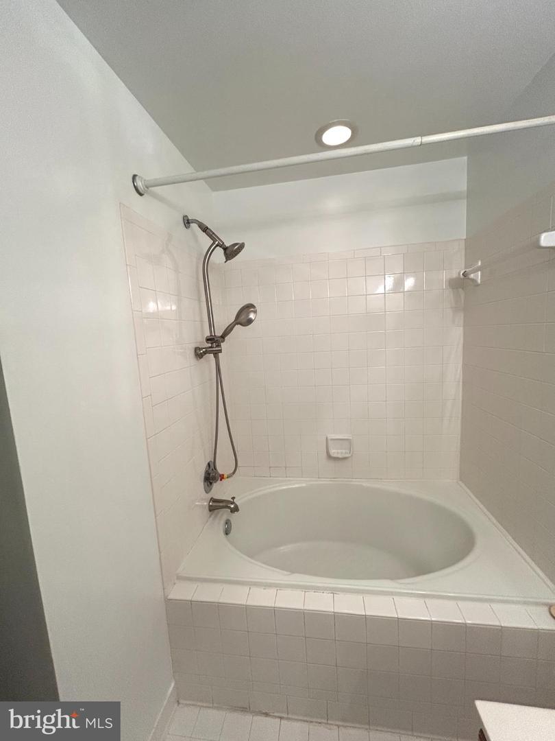 21865 BROADLEAF SQ, STERLING, Virginia 20164, 3 Bedrooms Bedrooms, 7 Rooms Rooms,3 BathroomsBathrooms,Residential,For sale,21865 BROADLEAF SQ,VALO2107240 MLS # VALO2107240