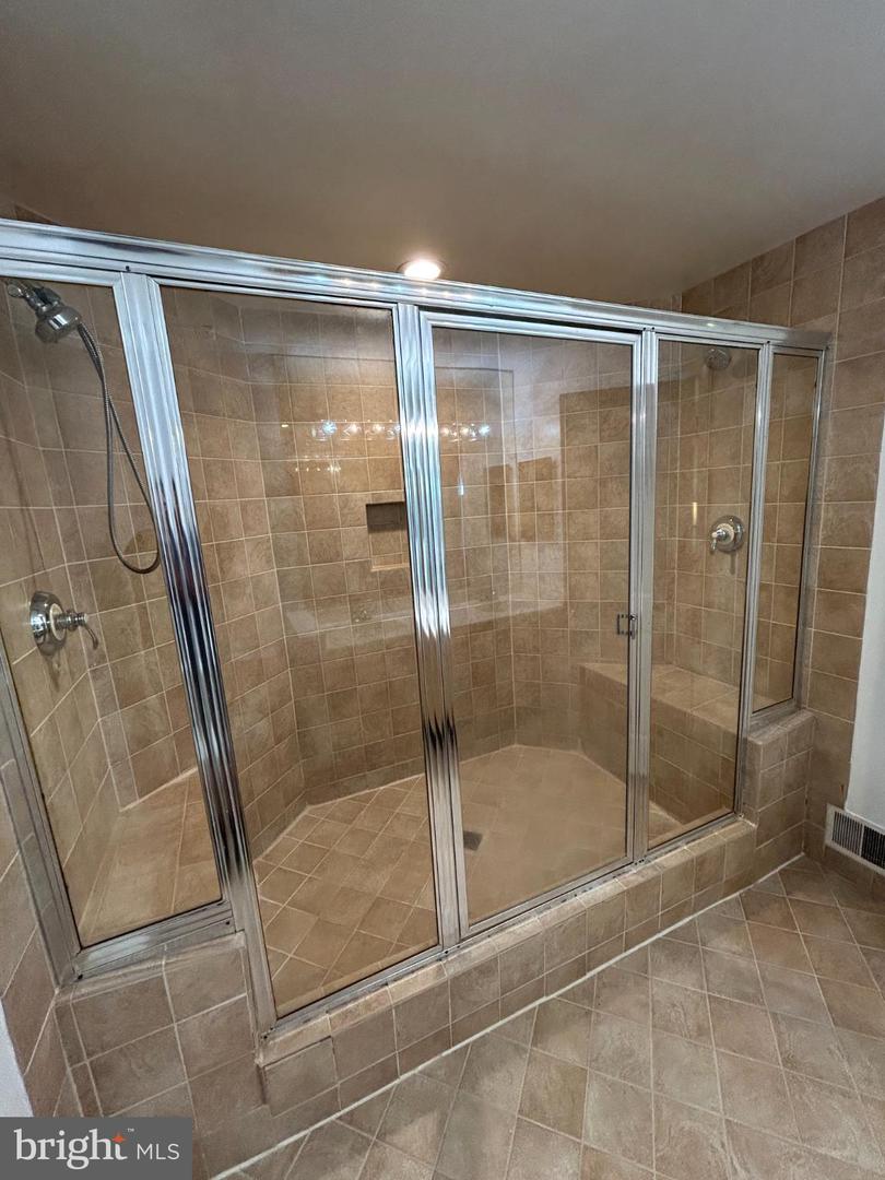21865 BROADLEAF SQ, STERLING, Virginia 20164, 3 Bedrooms Bedrooms, 7 Rooms Rooms,3 BathroomsBathrooms,Residential,For sale,21865 BROADLEAF SQ,VALO2107240 MLS # VALO2107240