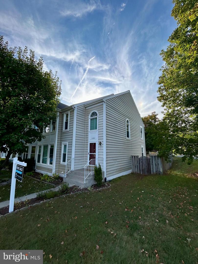 21865 BROADLEAF SQ, STERLING, Virginia 20164, 3 Bedrooms Bedrooms, 7 Rooms Rooms,3 BathroomsBathrooms,Residential,For sale,21865 BROADLEAF SQ,VALO2107240 MLS # VALO2107240
