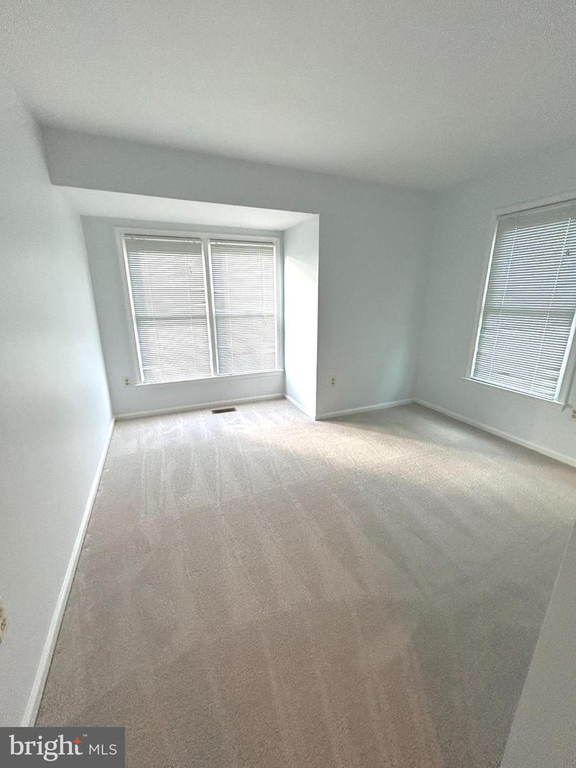 21865 BROADLEAF SQ, STERLING, Virginia 20164, 3 Bedrooms Bedrooms, 7 Rooms Rooms,3 BathroomsBathrooms,Residential,For sale,21865 BROADLEAF SQ,VALO2107240 MLS # VALO2107240
