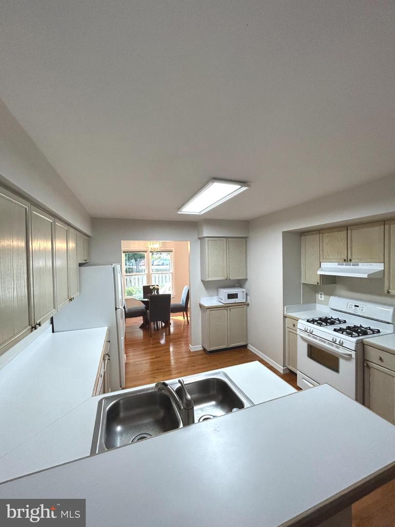 21865 BROADLEAF SQ, STERLING, Virginia 20164, 3 Bedrooms Bedrooms, 7 Rooms Rooms,3 BathroomsBathrooms,Residential,For sale,21865 BROADLEAF SQ,VALO2107240 MLS # VALO2107240