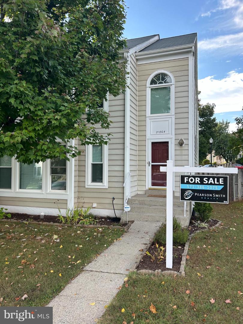 21865 BROADLEAF SQ, STERLING, Virginia 20164, 3 Bedrooms Bedrooms, 7 Rooms Rooms,3 BathroomsBathrooms,Residential,For sale,21865 BROADLEAF SQ,VALO2107240 MLS # VALO2107240