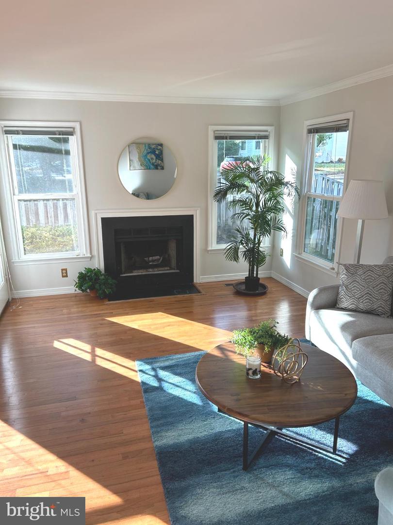 21865 BROADLEAF SQ, STERLING, Virginia 20164, 3 Bedrooms Bedrooms, 7 Rooms Rooms,3 BathroomsBathrooms,Residential,For sale,21865 BROADLEAF SQ,VALO2107240 MLS # VALO2107240