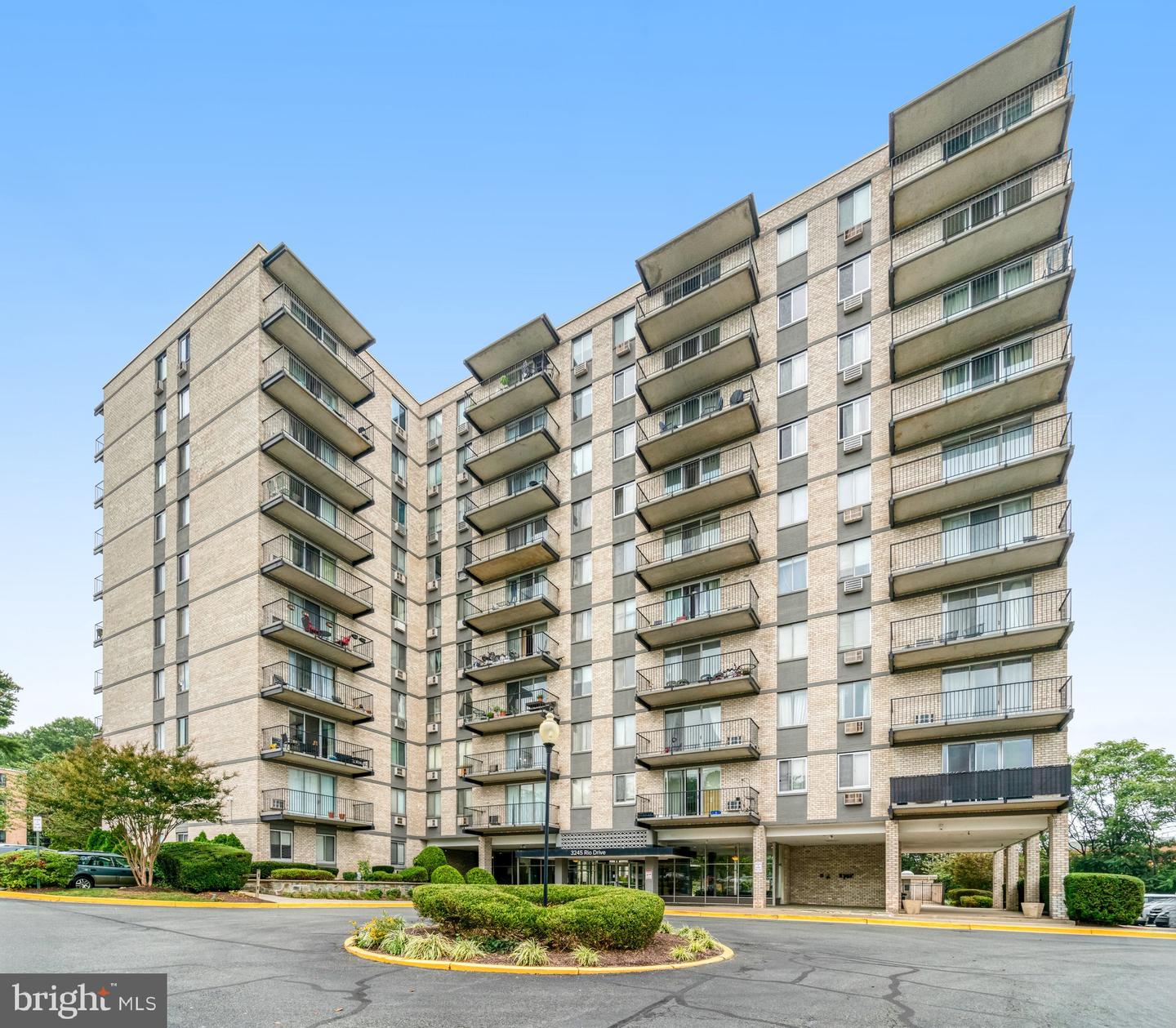 3245 RIO DR #108, FALLS CHURCH, Virginia 22041, 2 Bedrooms Bedrooms, ,2 BathroomsBathrooms,Residential,For sale,3245 RIO DR #108,VAFX2268424 MLS # VAFX2268424