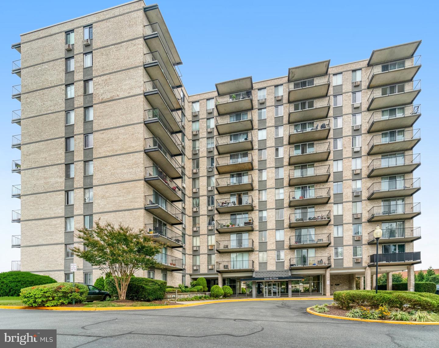 3245 RIO DR #108, FALLS CHURCH, Virginia 22041, 2 Bedrooms Bedrooms, ,2 BathroomsBathrooms,Residential,For sale,3245 RIO DR #108,VAFX2268424 MLS # VAFX2268424