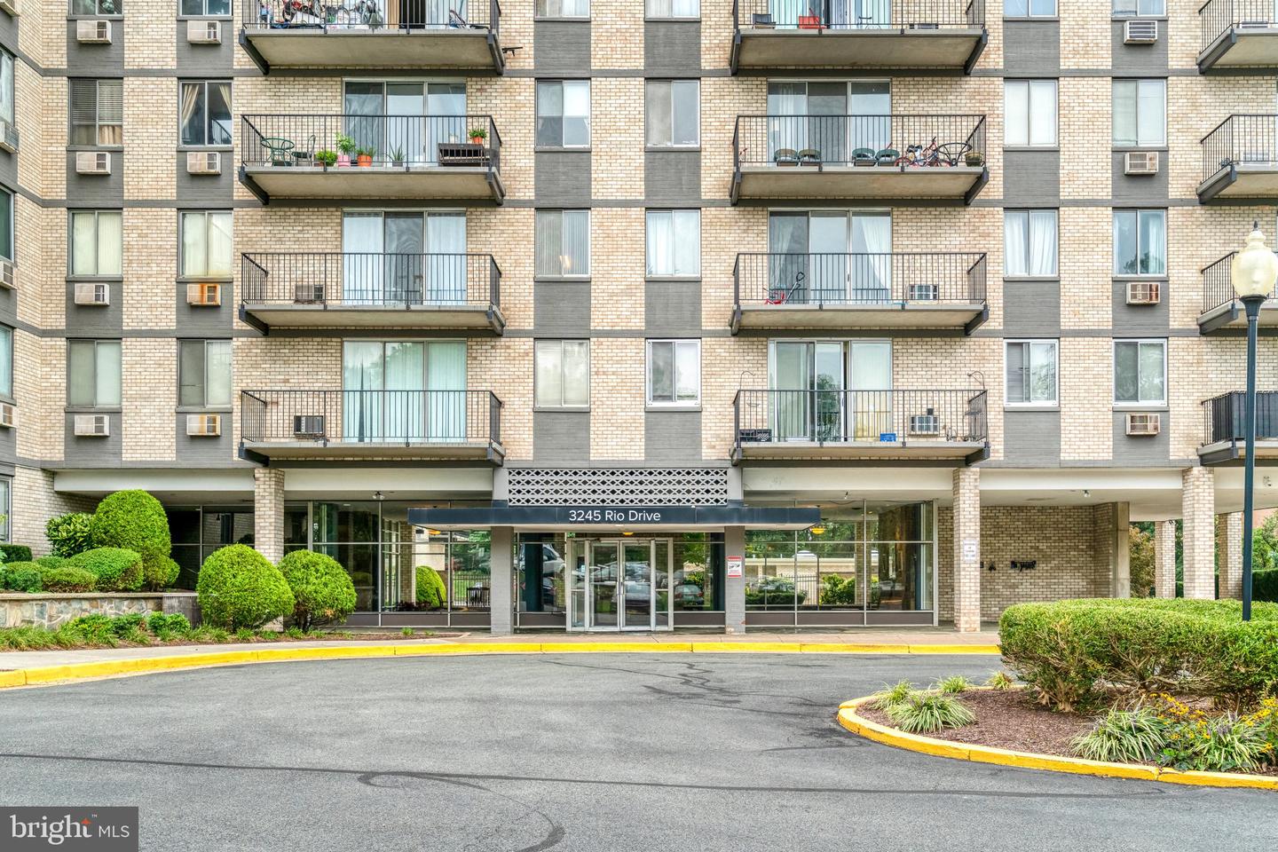 3245 RIO DR #108, FALLS CHURCH, Virginia 22041, 2 Bedrooms Bedrooms, ,2 BathroomsBathrooms,Residential,For sale,3245 RIO DR #108,VAFX2268424 MLS # VAFX2268424