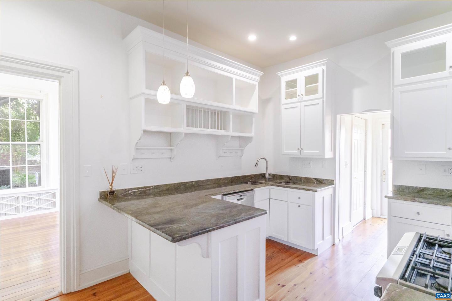 17 N WASHINGTON ST, STAUNTON, Virginia 24401, 3 Bedrooms Bedrooms, ,2 BathroomsBathrooms,Residential,For sale,17 N WASHINGTON ST,669294 MLS # 669294