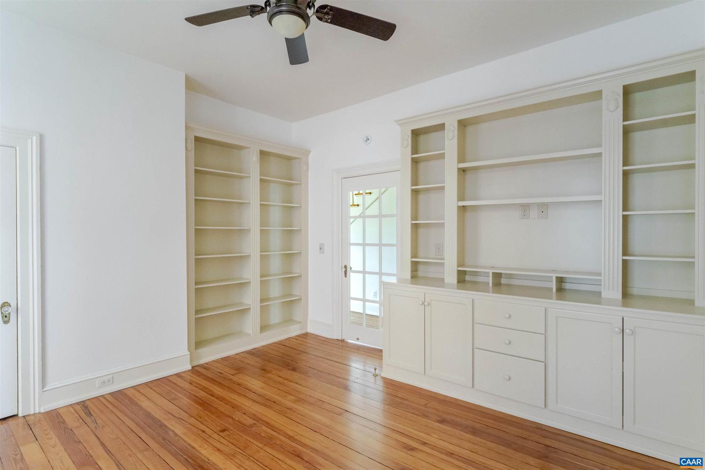17 N WASHINGTON ST, STAUNTON, Virginia 24401, 3 Bedrooms Bedrooms, ,2 BathroomsBathrooms,Residential,For sale,17 N WASHINGTON ST,669294 MLS # 669294