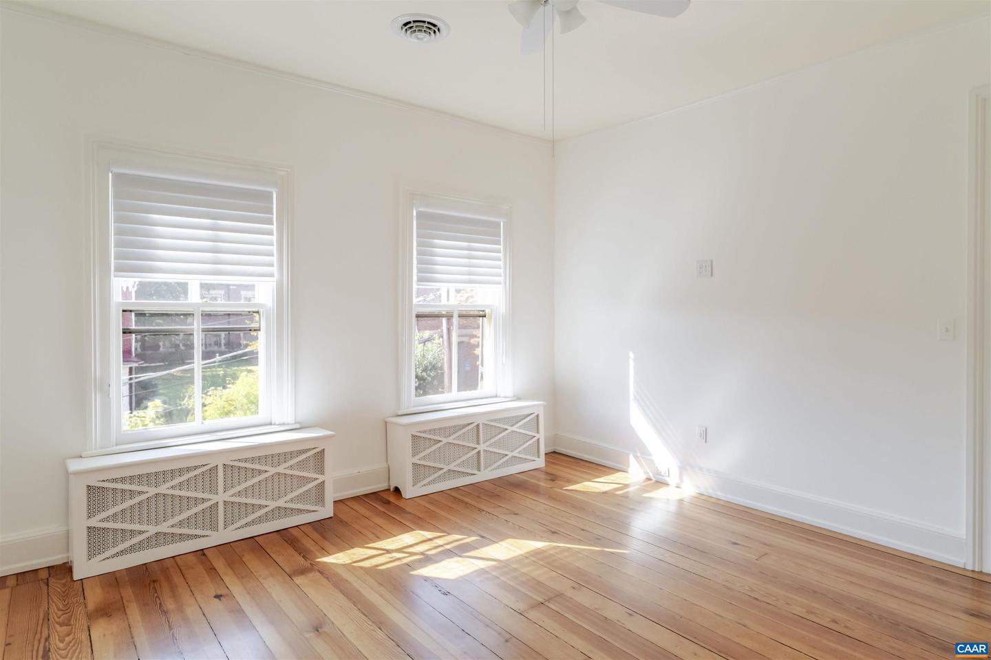 17 N WASHINGTON ST, STAUNTON, Virginia 24401, 3 Bedrooms Bedrooms, ,2 BathroomsBathrooms,Residential,For sale,17 N WASHINGTON ST,669294 MLS # 669294