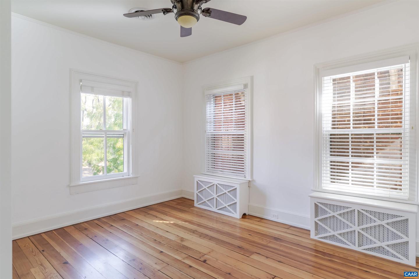17 N WASHINGTON ST, STAUNTON, Virginia 24401, 3 Bedrooms Bedrooms, ,2 BathroomsBathrooms,Residential,For sale,17 N WASHINGTON ST,669294 MLS # 669294