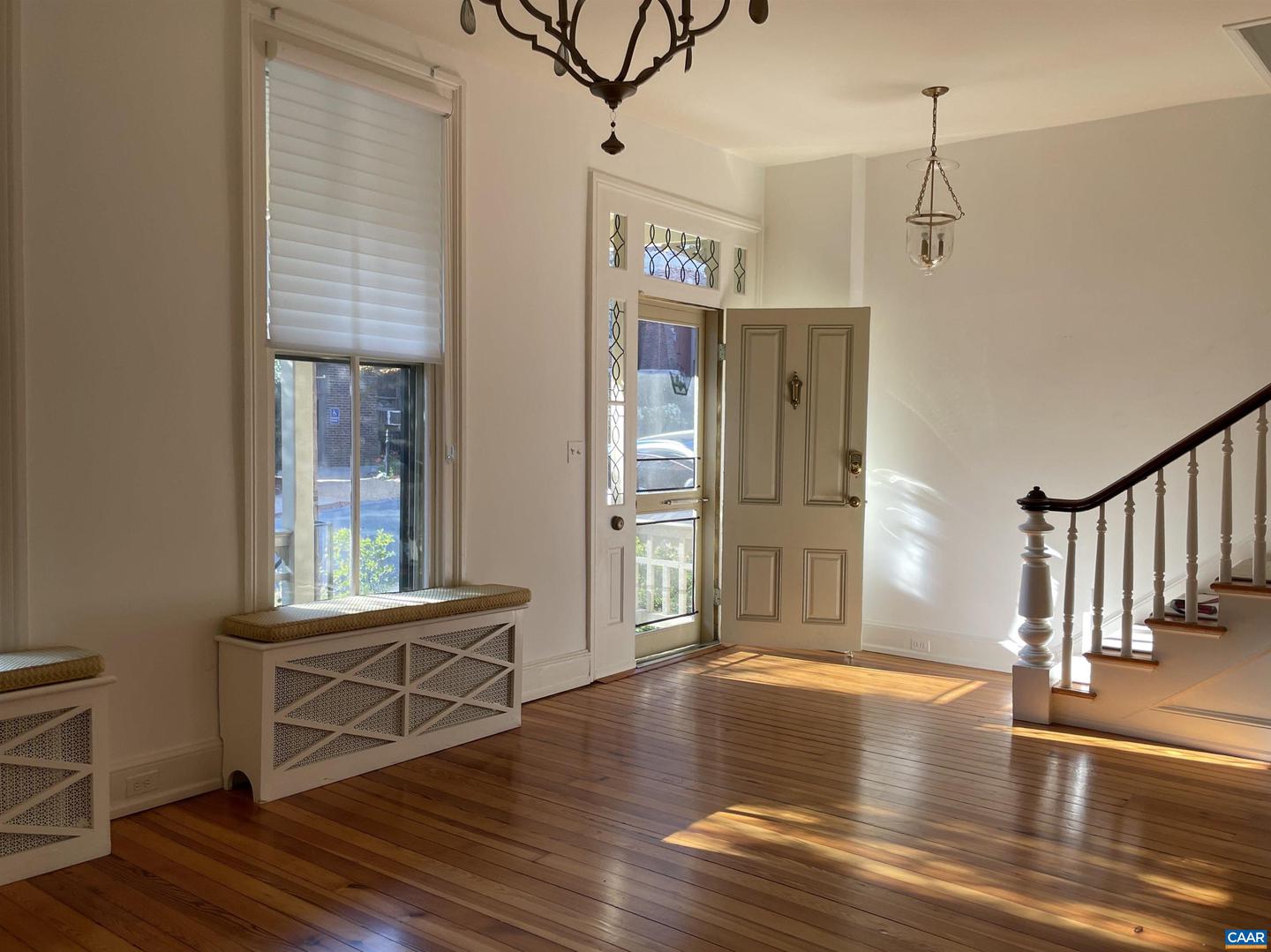 17 N WASHINGTON ST, STAUNTON, Virginia 24401, 3 Bedrooms Bedrooms, ,2 BathroomsBathrooms,Residential,For sale,17 N WASHINGTON ST,669294 MLS # 669294