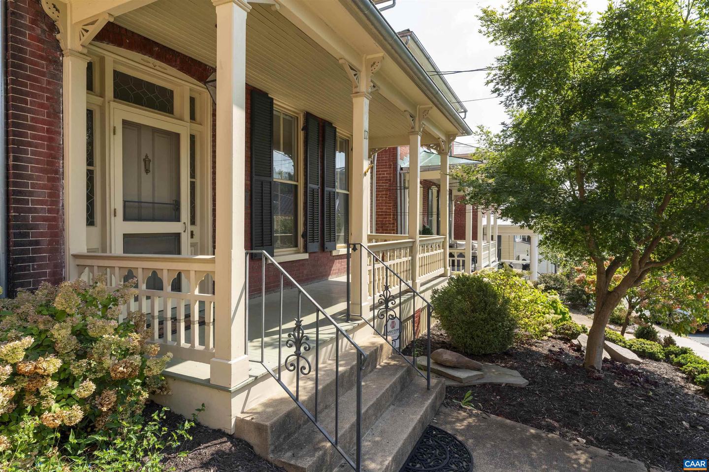17 N WASHINGTON ST, STAUNTON, Virginia 24401, 3 Bedrooms Bedrooms, ,2 BathroomsBathrooms,Residential,For sale,17 N WASHINGTON ST,669294 MLS # 669294