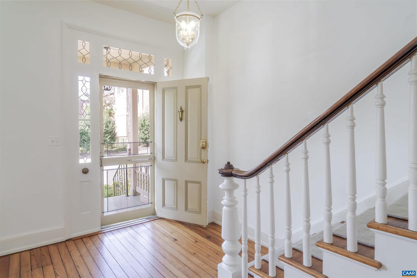 17 N WASHINGTON ST, STAUNTON, Virginia 24401, 3 Bedrooms Bedrooms, ,2 BathroomsBathrooms,Residential,For sale,17 N WASHINGTON ST,669294 MLS # 669294