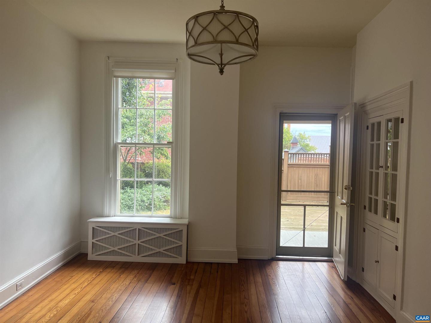 17 N WASHINGTON ST, STAUNTON, Virginia 24401, 3 Bedrooms Bedrooms, ,2 BathroomsBathrooms,Residential,For sale,17 N WASHINGTON ST,669294 MLS # 669294