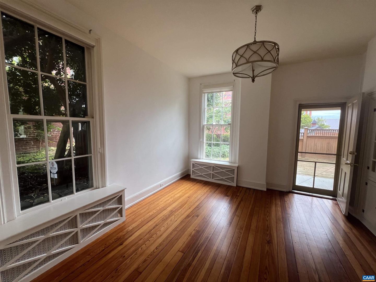 17 N WASHINGTON ST, STAUNTON, Virginia 24401, 3 Bedrooms Bedrooms, ,2 BathroomsBathrooms,Residential,For sale,17 N WASHINGTON ST,669294 MLS # 669294
