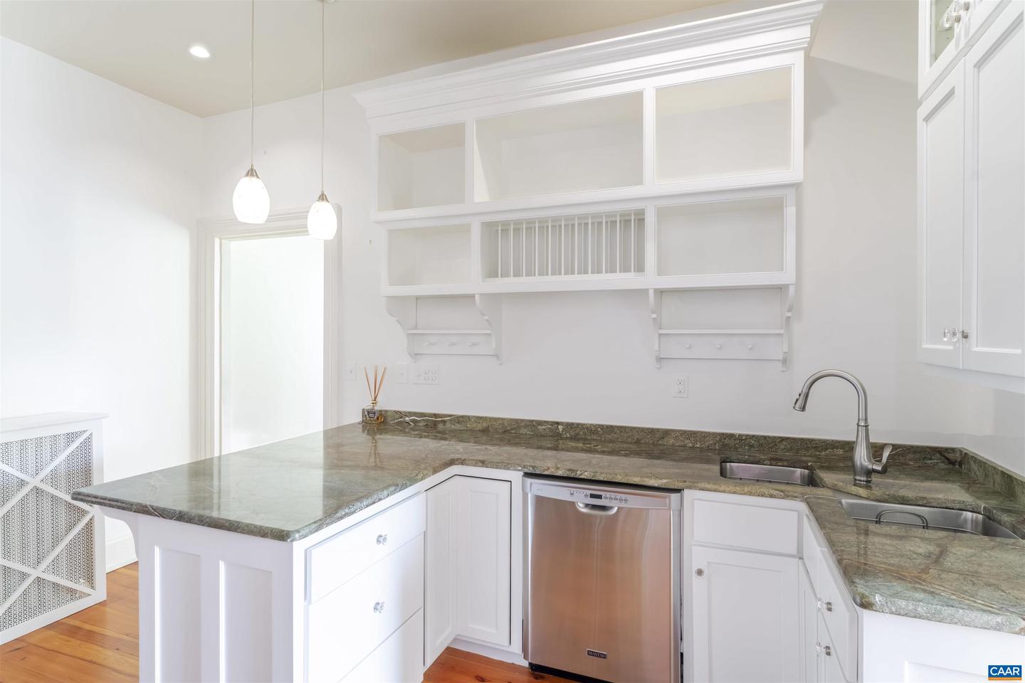 17 N WASHINGTON ST, STAUNTON, Virginia 24401, 3 Bedrooms Bedrooms, ,2 BathroomsBathrooms,Residential,For sale,17 N WASHINGTON ST,669294 MLS # 669294