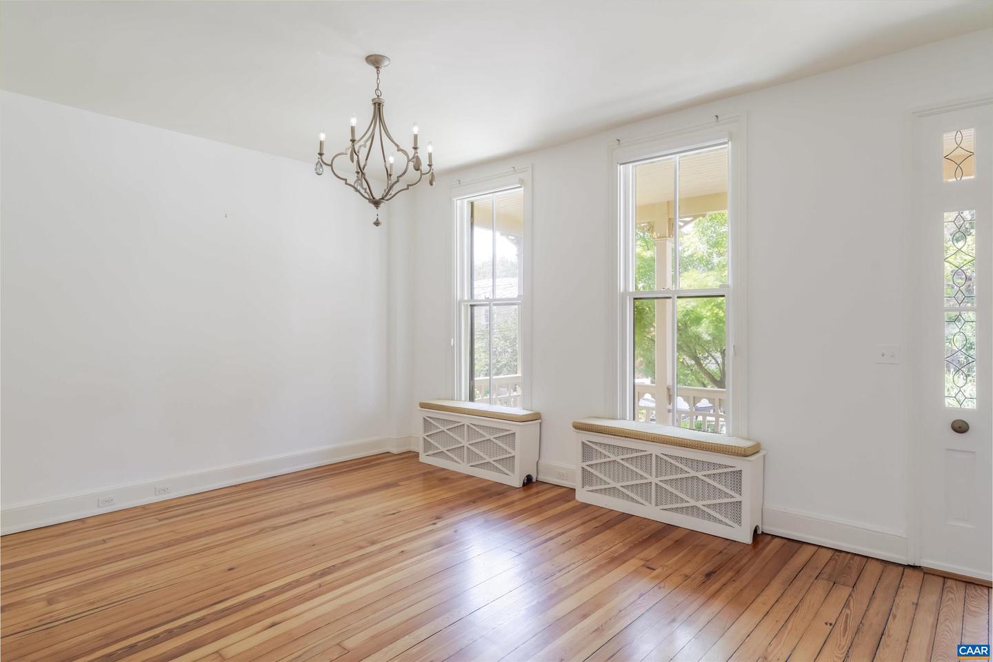 17 N WASHINGTON ST, STAUNTON, Virginia 24401, 3 Bedrooms Bedrooms, ,2 BathroomsBathrooms,Residential,For sale,17 N WASHINGTON ST,669294 MLS # 669294