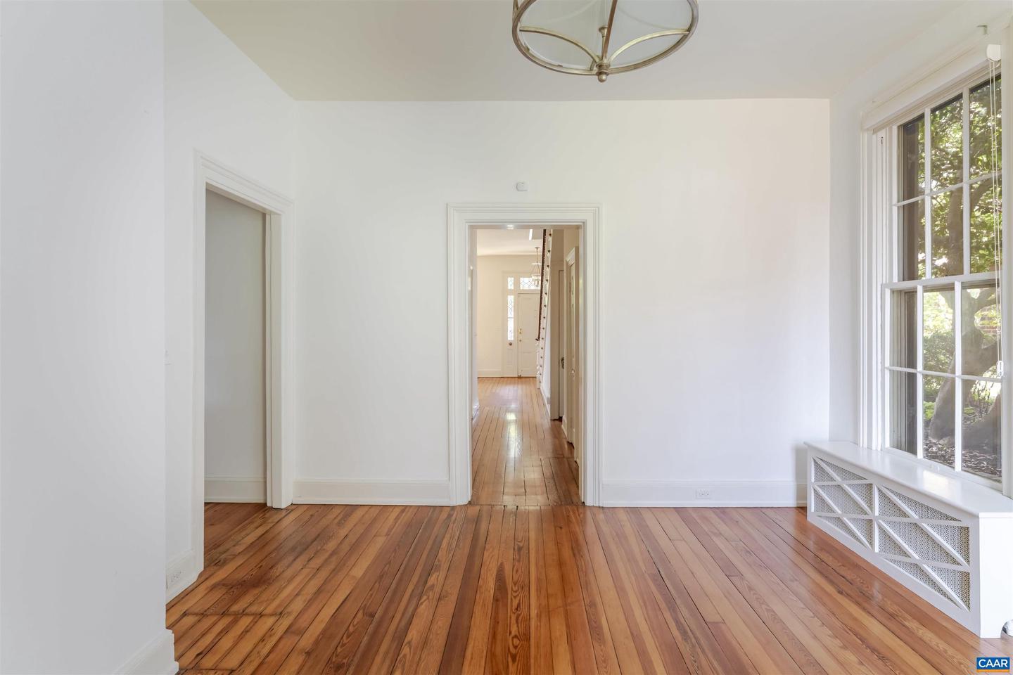 17 N WASHINGTON ST, STAUNTON, Virginia 24401, 3 Bedrooms Bedrooms, ,2 BathroomsBathrooms,Residential,For sale,17 N WASHINGTON ST,669294 MLS # 669294
