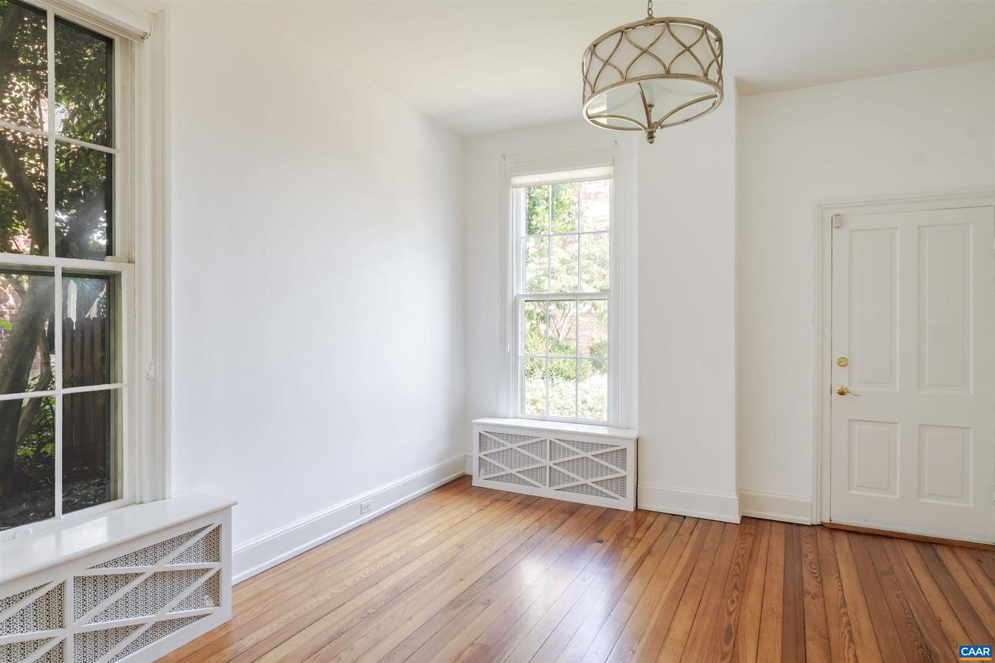 17 N WASHINGTON ST, STAUNTON, Virginia 24401, 3 Bedrooms Bedrooms, ,2 BathroomsBathrooms,Residential,For sale,17 N WASHINGTON ST,669294 MLS # 669294