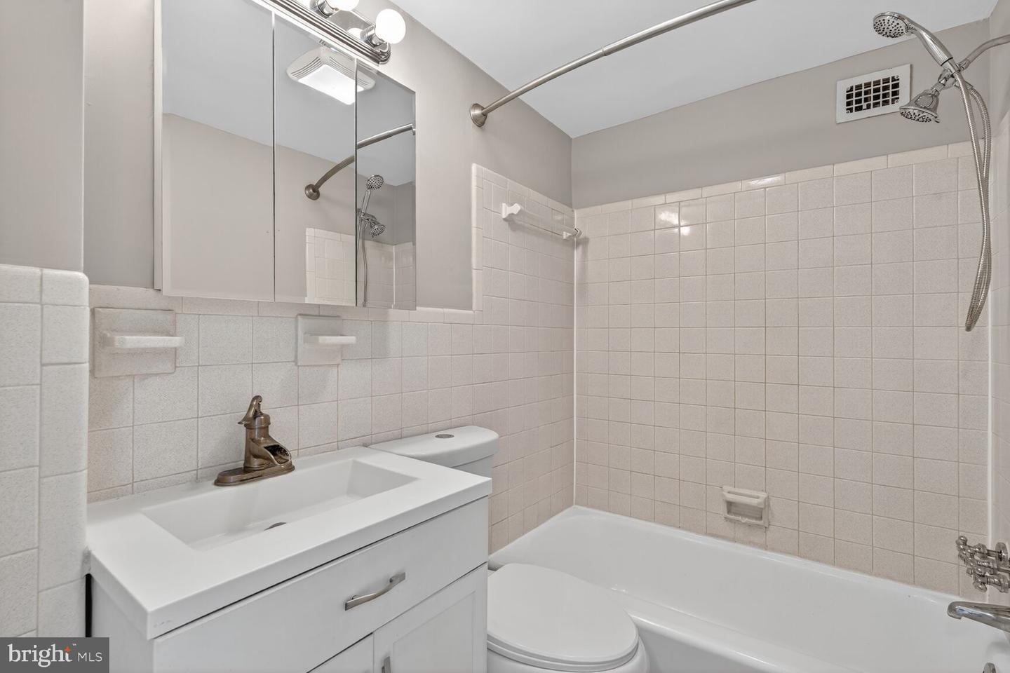 4343 CHERRY HILL RD #605, ARLINGTON, Virginia 22207, 2 Bedrooms Bedrooms, 8 Rooms Rooms,1 BathroomBathrooms,Residential,For sale,4343 CHERRY HILL RD #605,VAAR2064164 MLS # VAAR2064164