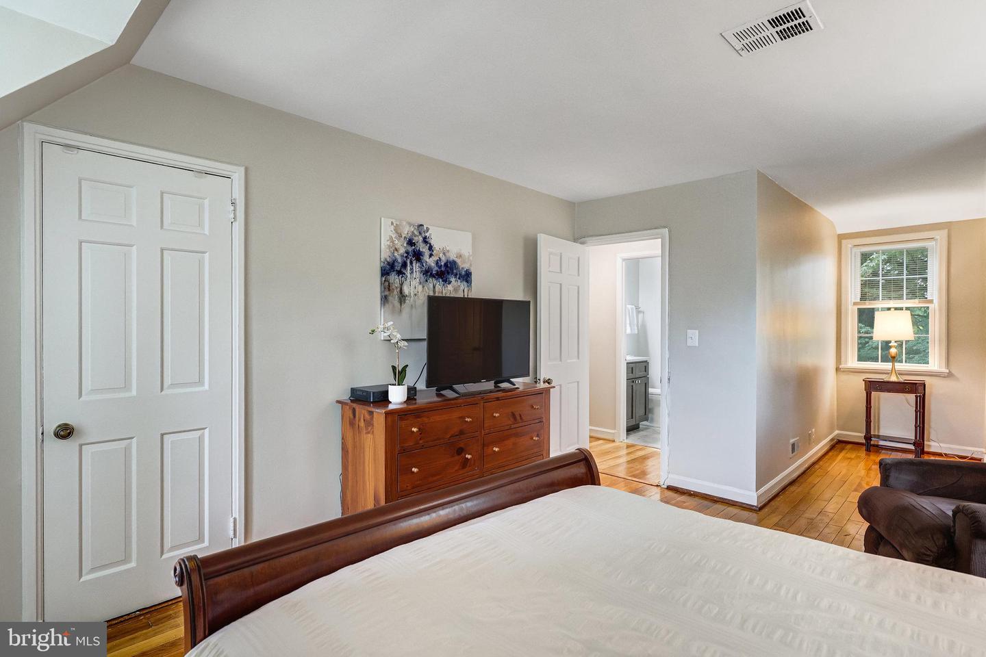 4698 36TH ST S #A, ARLINGTON, Virginia 22206, 1 Bedroom Bedrooms, ,2 BathroomsBathrooms,Residential,For sale,4698 36TH ST S #A,VAAR2064176 MLS # VAAR2064176
