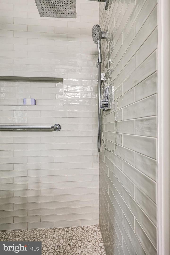 4698 36TH ST S #A, ARLINGTON, Virginia 22206, 1 Bedroom Bedrooms, ,2 BathroomsBathrooms,Residential,For sale,4698 36TH ST S #A,VAAR2064176 MLS # VAAR2064176